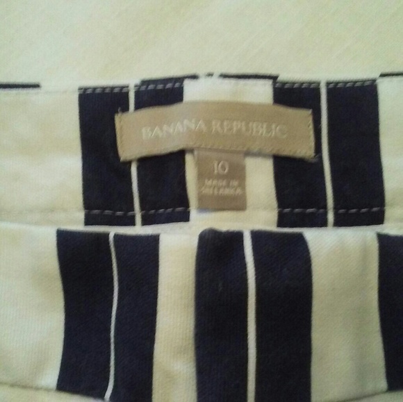 Banana Republic Stripe Short 3" Inseam - Picture 3 of 3